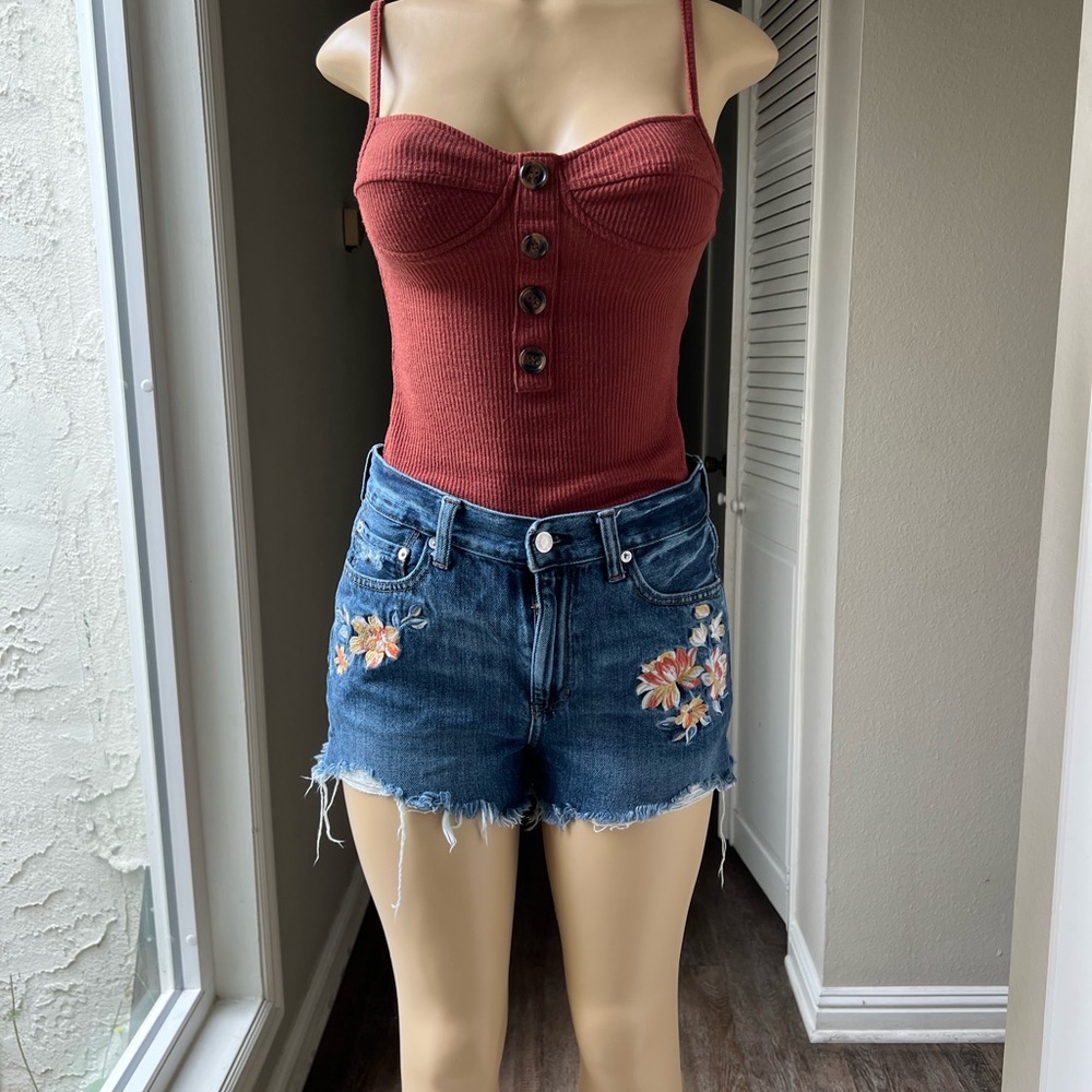 OOTDFash bodysuit and American Eagle shorts outfit - Picture 1 of 2